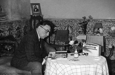 Dāvud Pirniā in his private office in Moshir al-Dawla's House in Lālehzār-e naw, Tehran